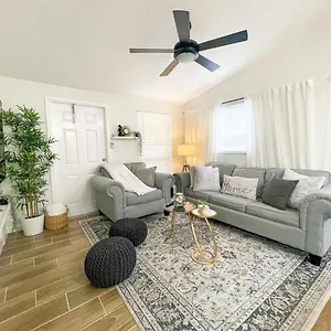 Holiday home Cozy In Near Ybor & Busch Gardens, Tampa